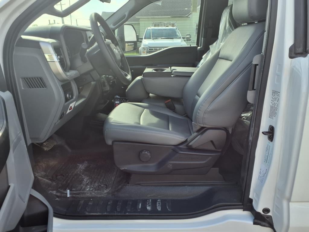 2025 Ford F-550 Chassis Cab F-550® XL
