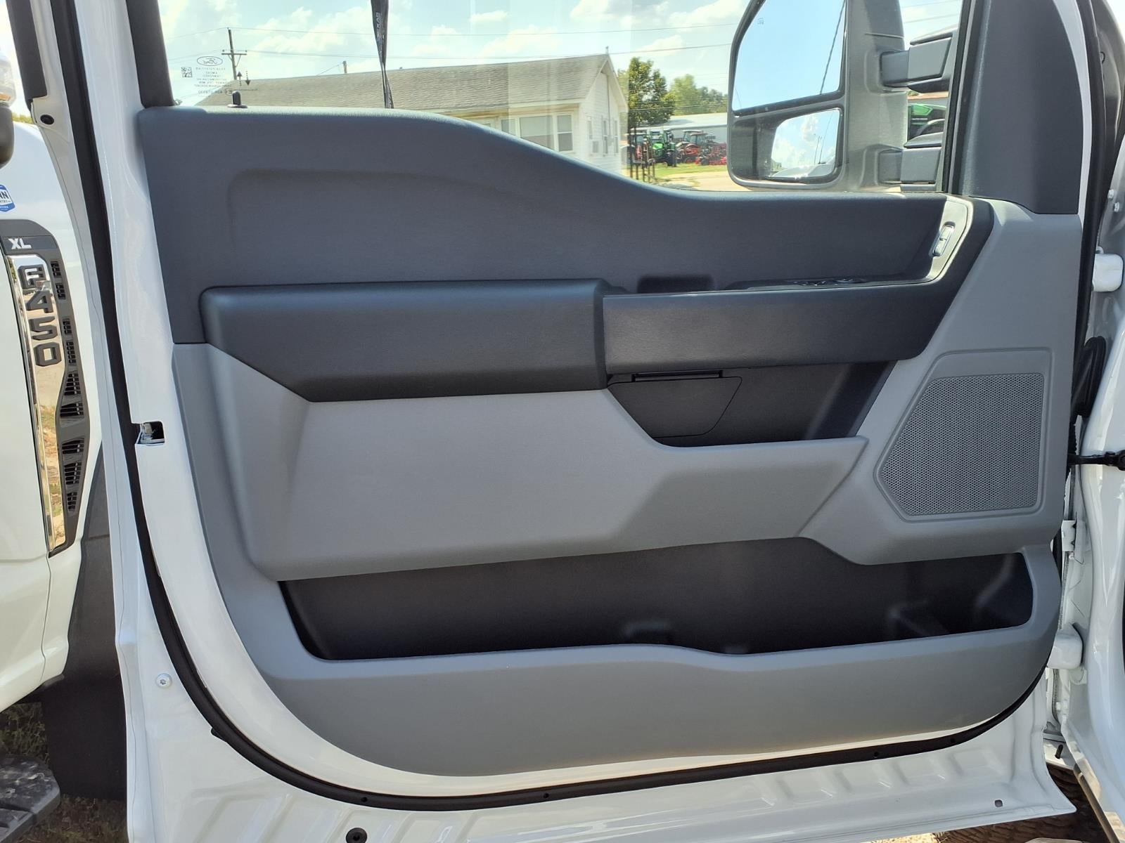 2027 Ford F-350 XL