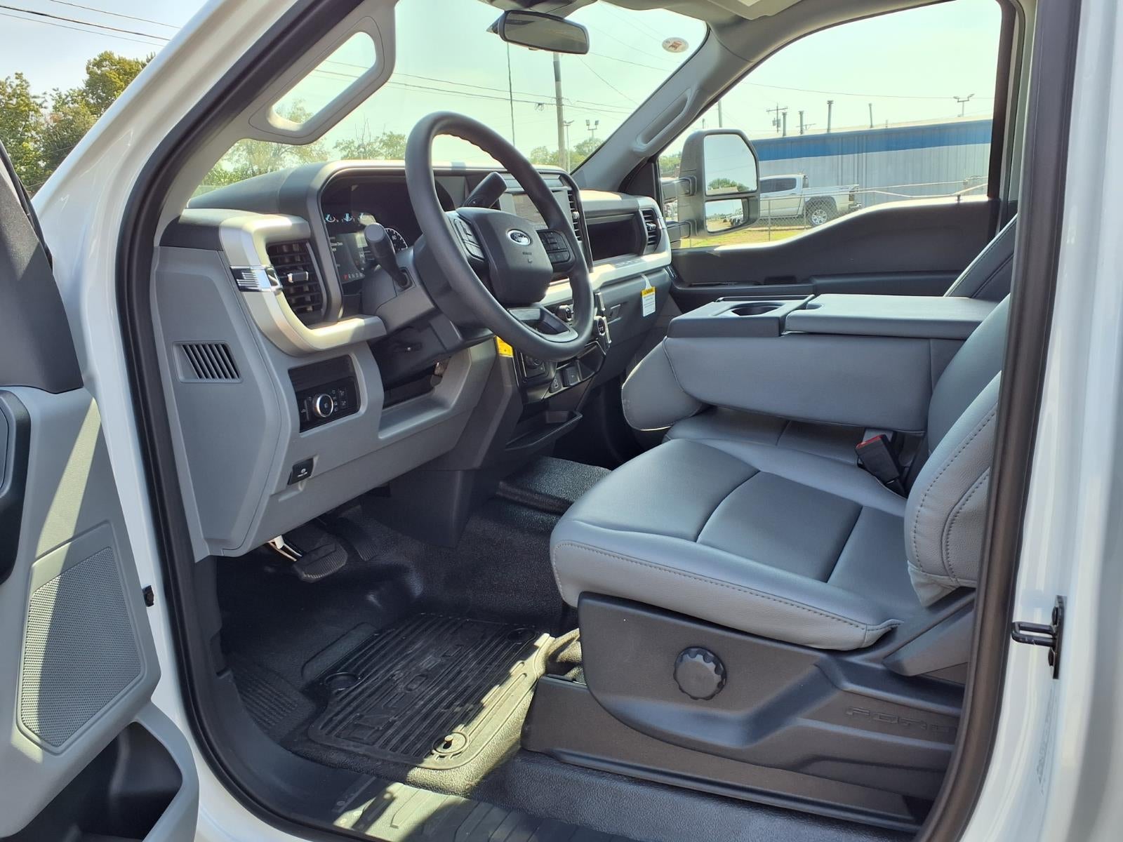 2026 Ford F-550 Chassis Cab F-550® XL
