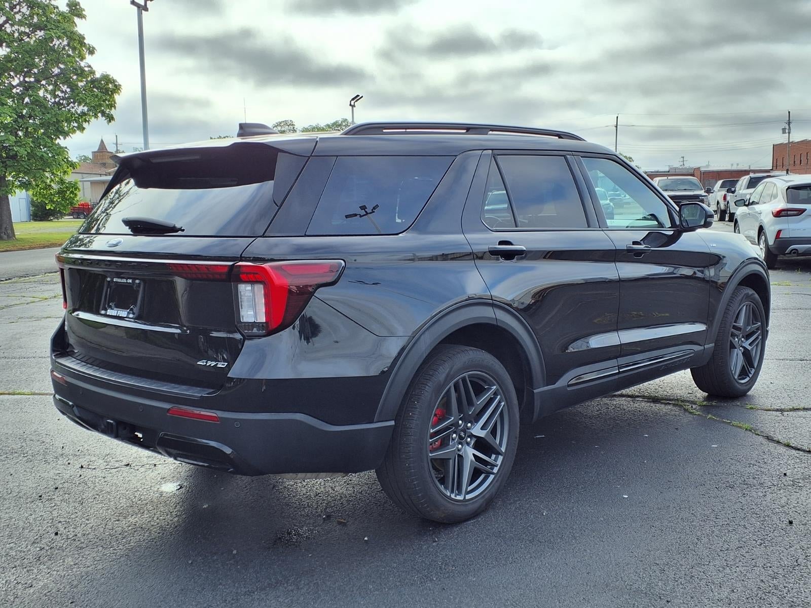 2025 Ford Explorer ST-Line