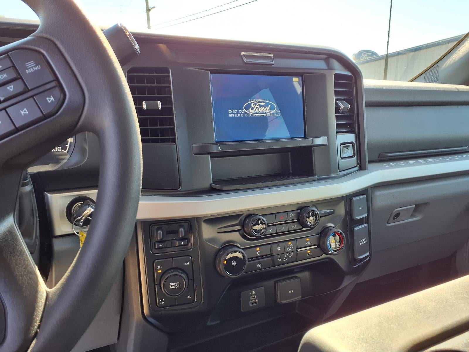 2027 Ford F-350 Super Duty XLT